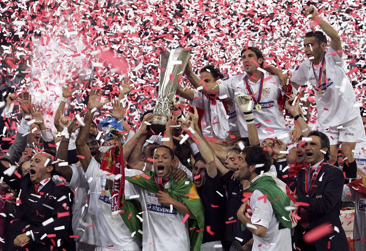 Christophe Karaba wikimedia commons CC BY 2.0 1200px-Sevilla_UEFA_Cup_2006